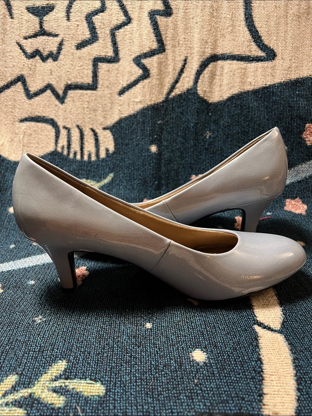 Pale Blue Rounded-Toe pumps size 8.5 - Picture 5 of 8